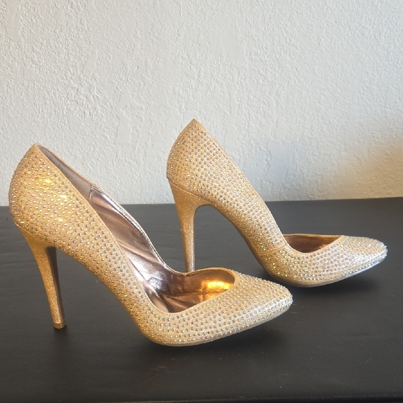 Kiss & Tell Golden Heels - Picture 6 of 9